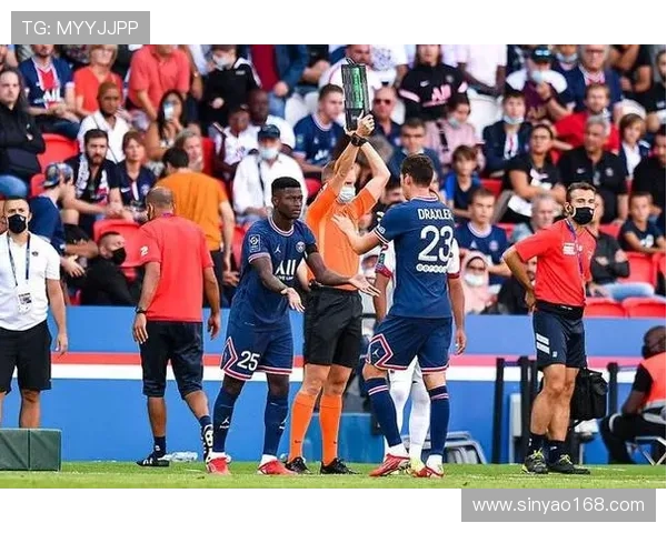 法甲巴黎圣日耳曼双中卫双双进球2-0战胜欧塞尔迎来胜利